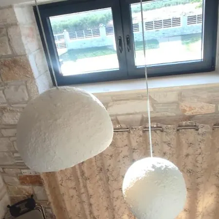 Mik & Lena Paralia Dionisiou