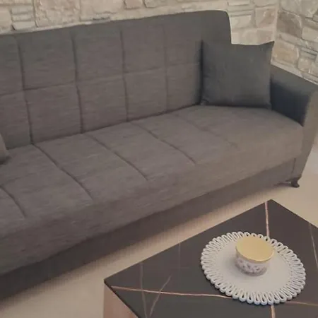 Mik & Lena Paralia Dionisiou